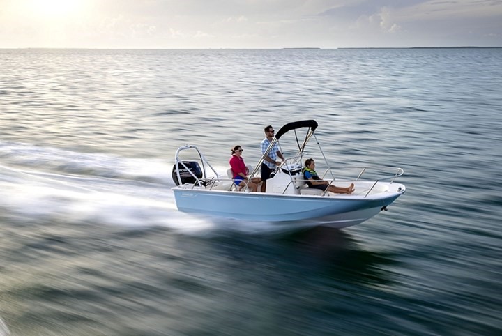 阿科瑪Elium樹脂用於製造完全可回收的玻璃纖維船