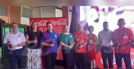 可口可樂宣布小於1升（shēng）塑料瓶全部由100%回收塑料造