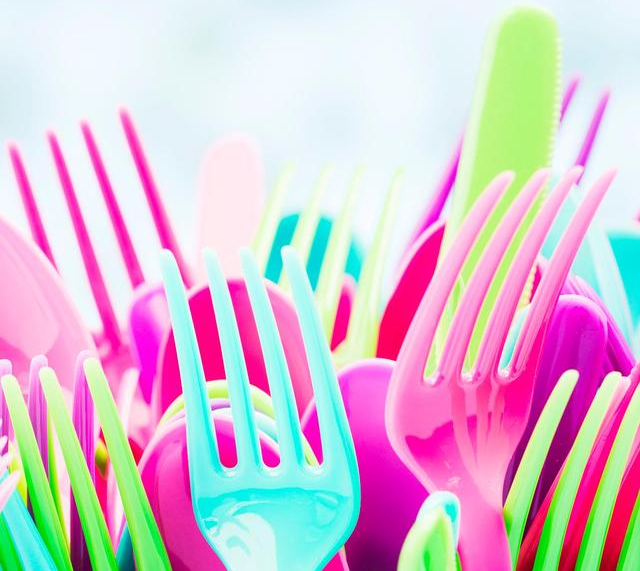 瑞典公布減塑新（xīn）政（zhèng） 四年內（nèi）將（jiāng）一次性塑料餐具（jù）減半