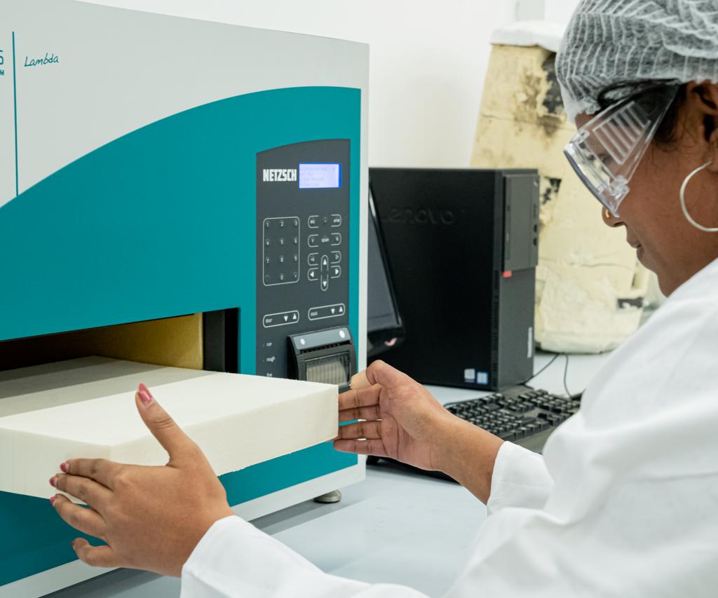 Pearl Polyurethane將其用於保溫應用的整個係列的聚氨酯（zhǐ）係統重新命名為EcoPearl