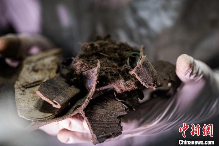 最新研究：汽車廢塑料巧變石（shí）墨烯，促進回收利用（yòng）