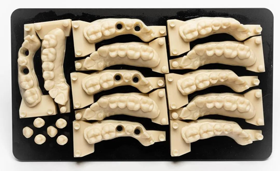 Stratasys推出首款用（yòng）於簡化牙模生（shēng）產樹脂材料